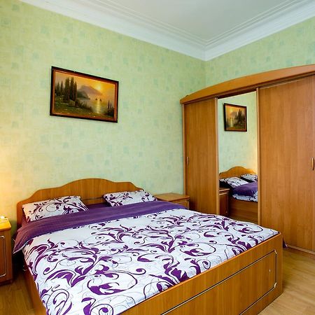 Apartments On Bolshaya Morskaya 65 Николайев Екстериор снимка
